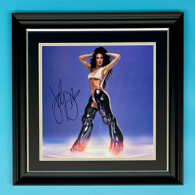 Katy Perry Signed Photo In Luxury Handmade Wooden Frame & AFTAL Member Certificate Of Authenticity 143 Poster Music Memorabilia Autograph