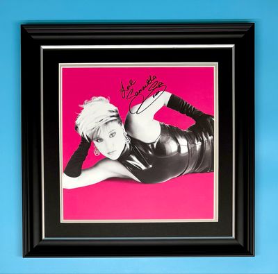 Samantha Fox Signed Photo In Luxury Handmade Wooden Frame & AFTAL Member Certificate Of Authenticity Music Memorabilia Autograph Auto Poster