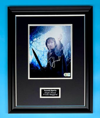Elijah Wood Signed Photo In Luxury Handmade Wooden Frame With SWAU Verification & AFTAL Member Certificate Of Authenticity Lord Of The Rings Poster Movie Film TV Memorabilia Autograph Auto