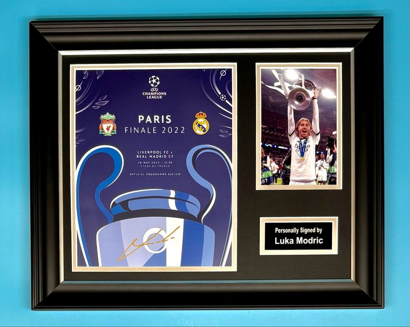 Luka Modric Signed Photo In Luxury Handmade Wooden Frame & AFTAL Member Certificate Of Authenticity Real Madrid Poster Football Soccer Memorabilia Autograph Auto