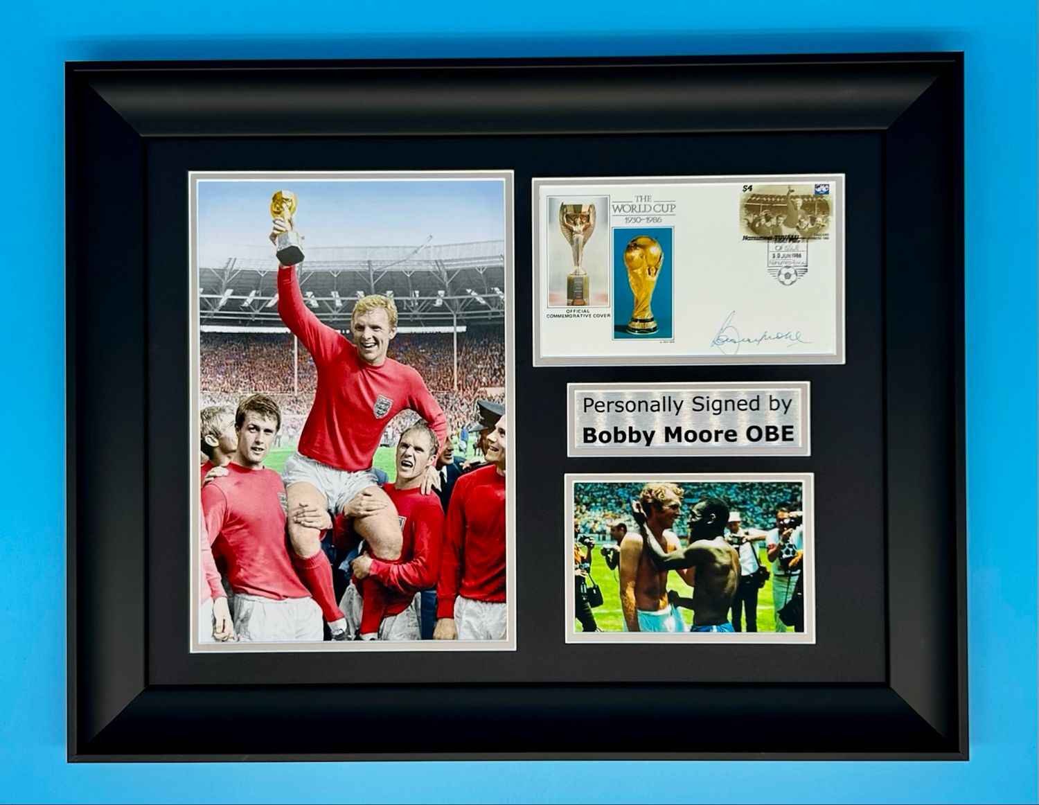 Bobby Moore Signed Photo In Luxury Handmade Wooden Frame & AFTAL Member Certificate Of Authenticity World Cup Poster Football Soccer Memorabilia Autograph Auto