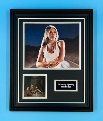 Tate McRae Signed Photo In Luxury Handmade Wooden Frame & AFTAL Member Certificate Of Authenticity So Close To What Poster Music Memorabilia Autograph Auto