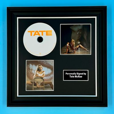 Tate McRae Signed Photo & CD In Luxury Handmade Wooden Frame & AFTAL Member Certificate Of Authenticity So Close To What Poster Music Memorabilia Autograph Auto