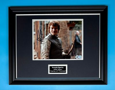 Alfie Allen Signed Photo In Luxury Handmade Wooden Frame With SWAU Verification & AFTAL Member Certificate Of Authenticity Game Of Thrones Poster Movie Film TV Memorabilia Autograph Auto