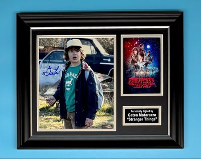 Gaten Matarazzo Signed Photo In Luxury Handmade Wooden Frame & AFTAL Member Certificate Of Authenticity Stranger Things Poster Movie Film TV Memorabilia Autograph Auto