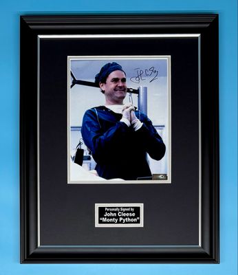 John Cleese Signed Photo In Luxury Handmade Wooden Frame & AFTAL Member Certificate Of Authenticity Monty Python Poster Movie Film TV Memorabilia Autograph Auto