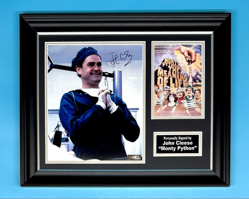 John Cleese Signed Photo In Luxury Handmade Wooden Frame & AFTAL Member Certificate Of Authenticity Monty Python Poster Movie Film TV Memorabilia Autograph Auto