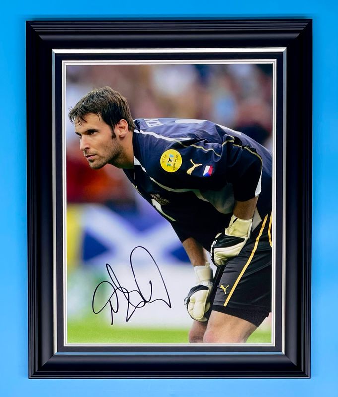 Petr Cech Signed Photo In Luxury Handmade Wooden Frame & AFTAL Member Certificate Of Authenticity Czech Republic Poster Football Soccer Memorabilia Autograph Auto