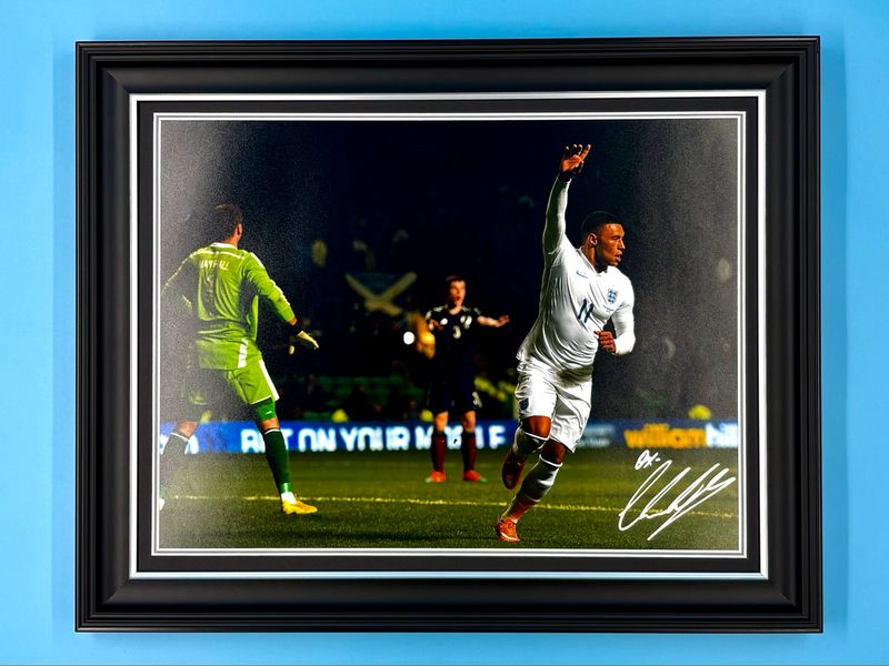 Alex Oxlade-Chamberlain Signed Photo In Luxury Handmade Wooden Frame With Certificate Of Authenticity England Poster Football Soccer Memorabilia Autograph Auto