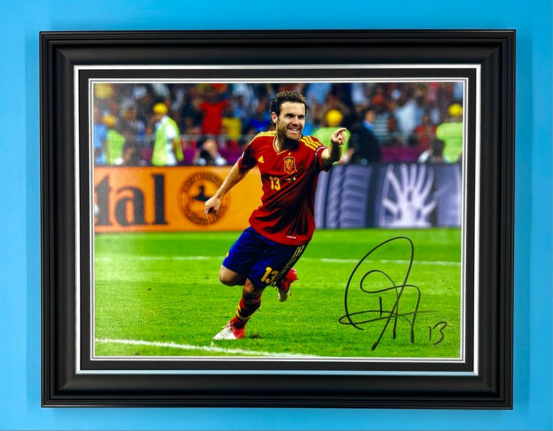 Juan Mata Signed Photo In Luxury Handmade Wooden Frame With Certificate Of Authenticity Spain Poster Football Soccer Memorabilia Autograph Auto