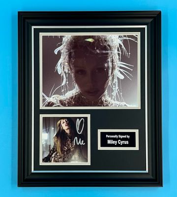Miley Cyrus Signed Photo In Luxury Handmade Wooden Frame & Certificate Of Authenticity Something Beautiful Poster Music Memorabilia Autograph Auto