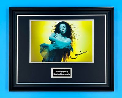 Marina Diamandis Signed Photo In Luxury Handmade Wooden Frame & Certificate Of Authenticity Poster Music Memorabilia Autograph Auto