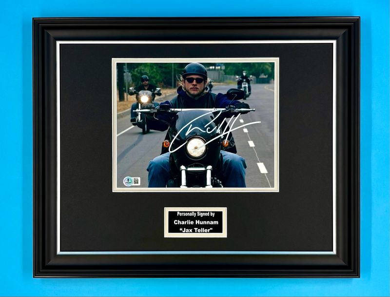 Charlie Hunnam Signed Photo In Luxury Handmade Wooden Frame With Beckett Verification & Certificate Of Authenticity Sons Of Anarchy Poster Movie Film TV Memorabilia Jax Teller Autograph Auto