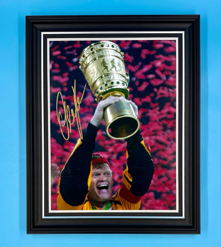Oliver Kahn Signed Photo In Luxury Handmade Wooden Frame & Certificate Of Authenticity Football Soccer Memorabilia Autograph Auto Bayern Munich Poster