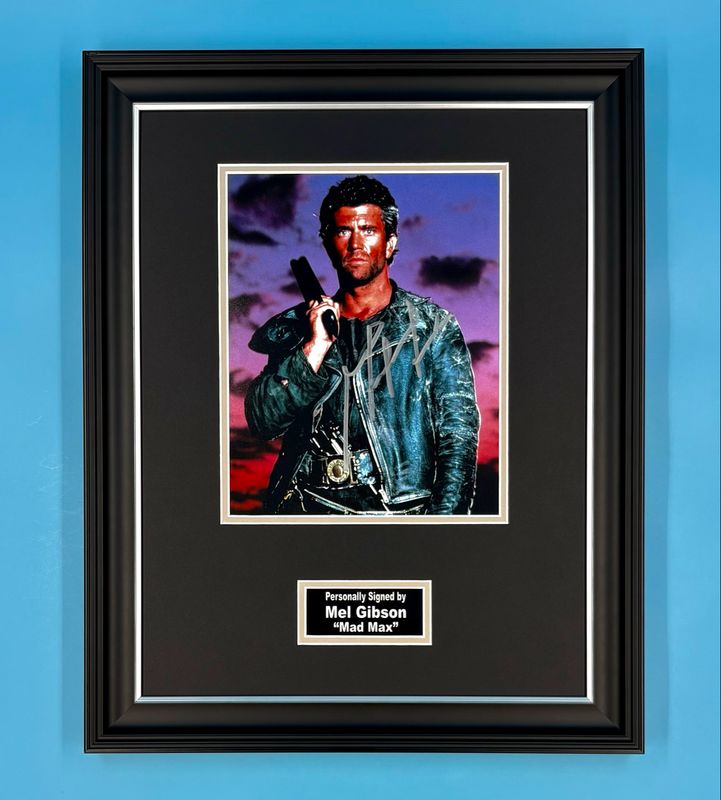 Mel Gibson Signed Photo In Luxury Handmade Wooden Frame & Certificate Of Authenticity Movie Film TV Memorabilia Max Rockatansky Autograph Auto Mad Max Poster