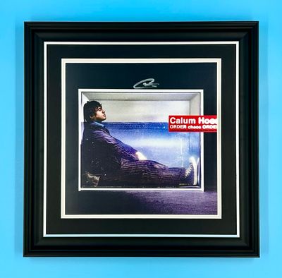 Calum Hood Signed Photo In Luxury Handmade Wooden Frame & Certificate Of Authenticity Music Memorabilia Autograph Auto ORDER chaos ORDER Poster Calum Hood Signed Photo In Luxury Handmade Wooden Frame & Certificate Of Authenticity Music Memorabilia Autograph Auto ORDER chaos ORDER Poster