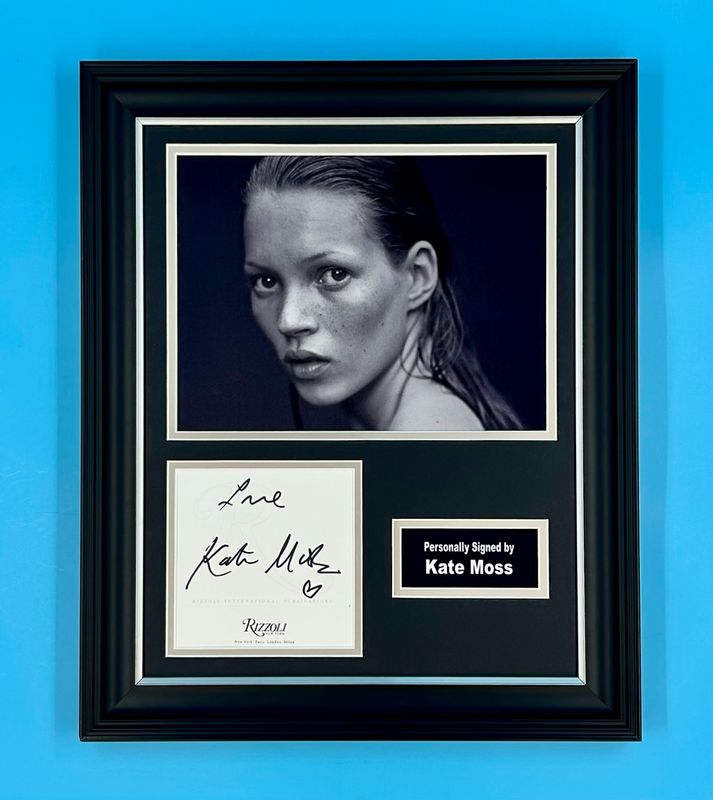 Kate Moss Signed Photo In Luxury Handmade Wooden Frame & Certificate Of Authenticity Movie Film TV Memorabilia Autograph Auto Poster