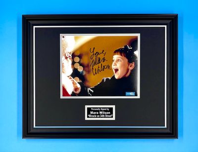 Mara Wilson Signed Photo In Luxury Handmade Wooden Frame & Certificate Of Authenticity Movie Film TV Memorabilia Autograph Auto Miracle On 34th Street Poster