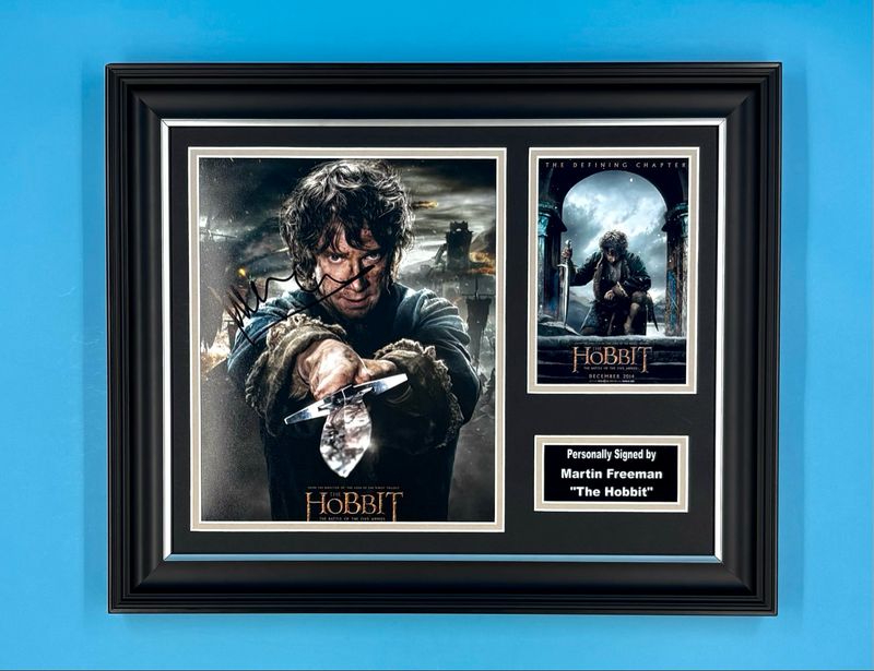 Martin Freeman Signed Photo In Luxury Handmade Wooden Frame & Certificate Of Authenticity Movie Film TV Memorabilia Bilbo Baggins Autograph Auto The Hobbit Poster