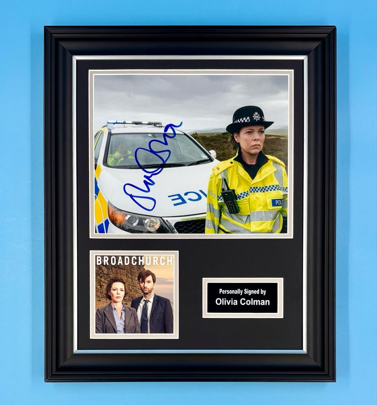 Olivia Colman Signed Photo In Luxury Handmade Wooden Frame & Certificate Of Authenticity Movie Film TV Memorabilia Autograph Auto Broadchurch Poster