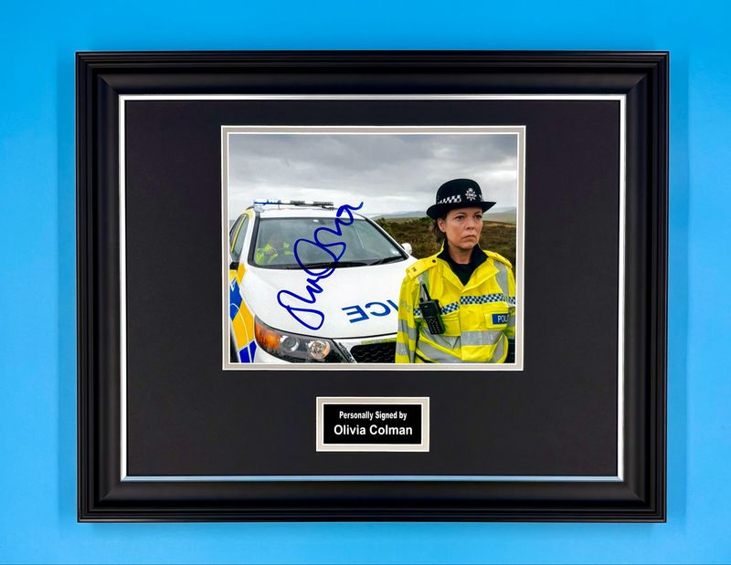 Olivia Colman Signed Photo In Luxury Handmade Wooden Frame & Certificate Of Authenticity Movie Film TV Memorabilia Autograph Auto Broadchurch Poster