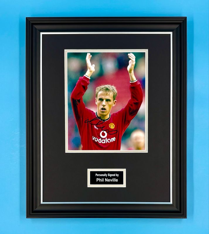 Phil Neville Signed Photo In Luxury Handmade Wooden Frame & Certificate Of Authenticity Football Soccer Memorabilia Autograph Auto Manchester United Poster
