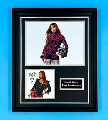 Pink Pantheress Signed Photo In Luxury Handmade Wooden Frame & Certificate Of Authenticity Music Memorabilia Autograph Auto Fancy That Poster