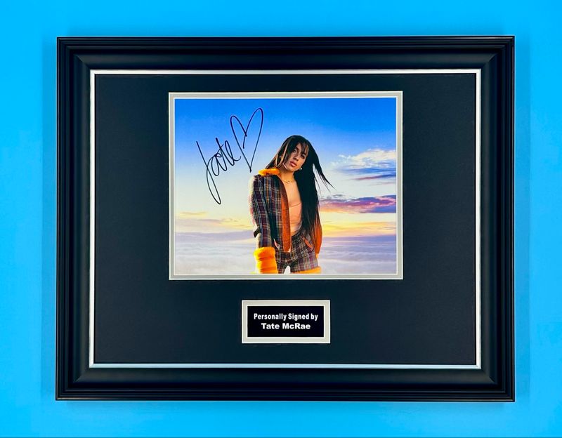 Tate McRae Signed Photo In Luxury Handmade Wooden Frame & Certificate Of Authenticity Music Memorabilia Autograph Auto Poster