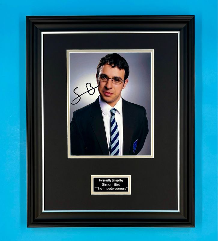 Simon Bird Signed Photo In Luxury Handmade Wooden Frame & Certificate Of Authenticity Movie Film TV Memorabilia Will McKenzie Autograph Auto The Inbetweeners Poster