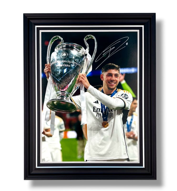 Federico Valverde Signed Photo In Luxury Handmade Wooden Frame & Certificate Of Authenticity Football Soccer Memorabilia Autograph Auto Real Madrid Poster Federico Valverde Signed Photo In Luxury Handmade Wooden Frame & Certificate Of Authenticity Football Soccer Memorabilia Autograph Auto Real Madrid Poster
