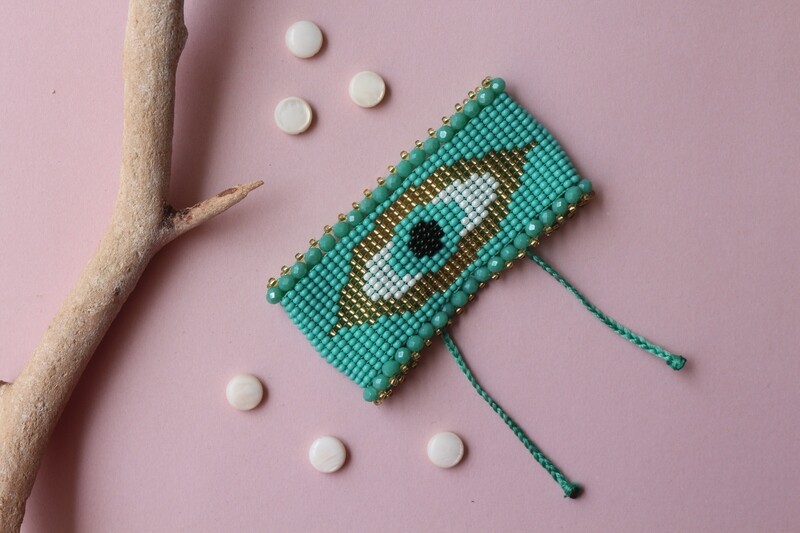 Eye bracelet