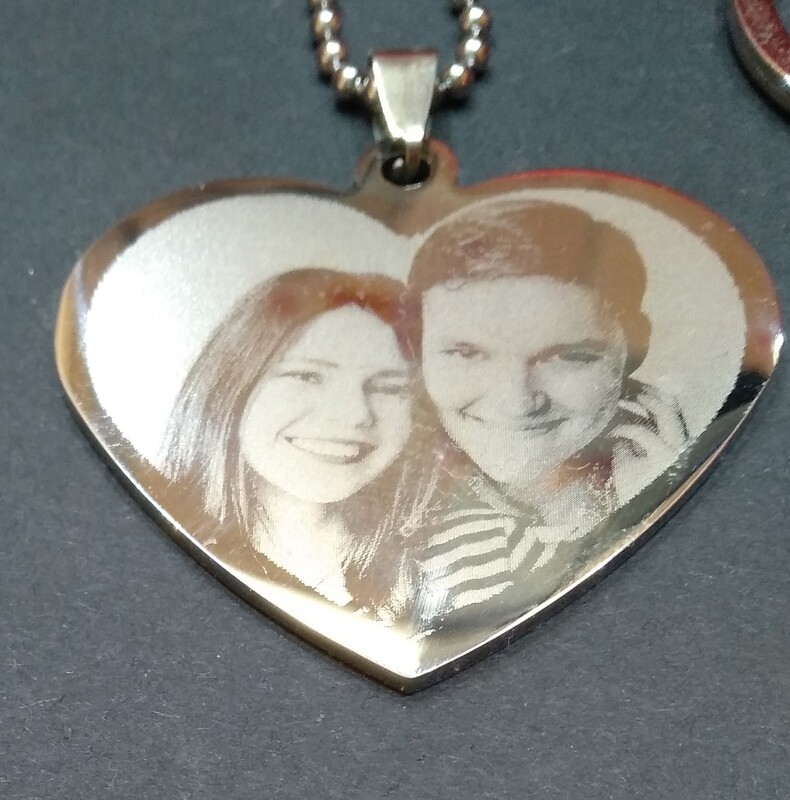 Colgante forma corazón de acero personalizado