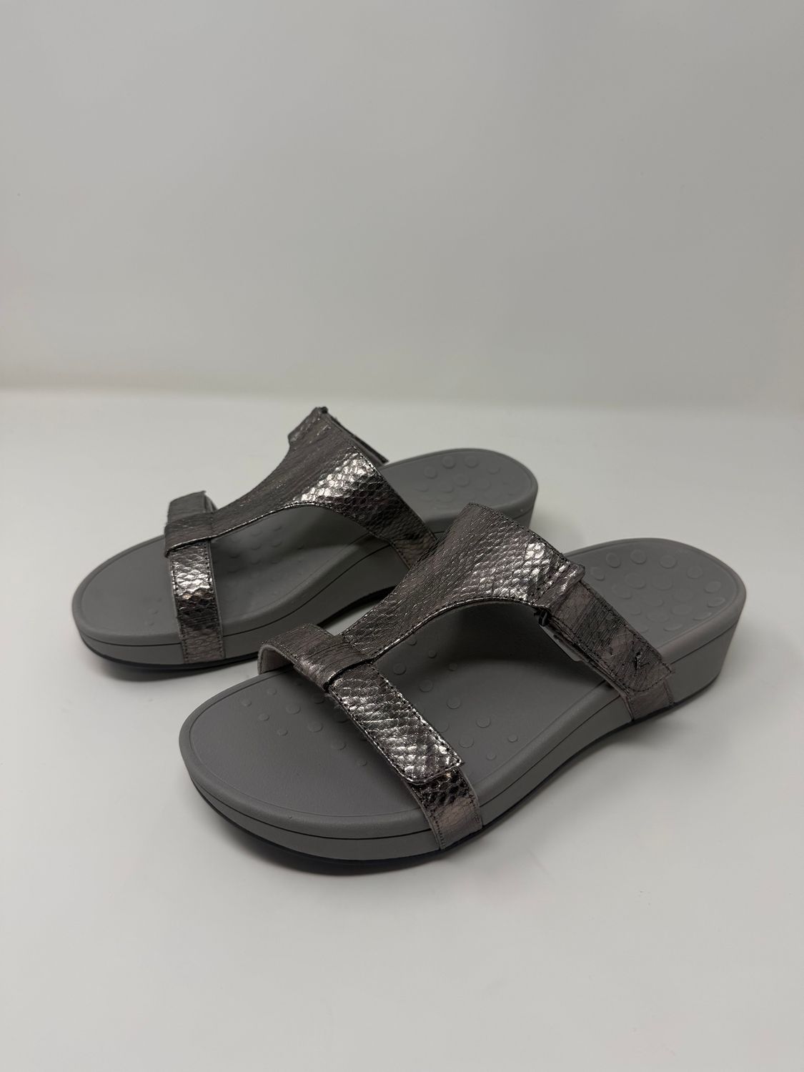 Vionic Flops/Sandals