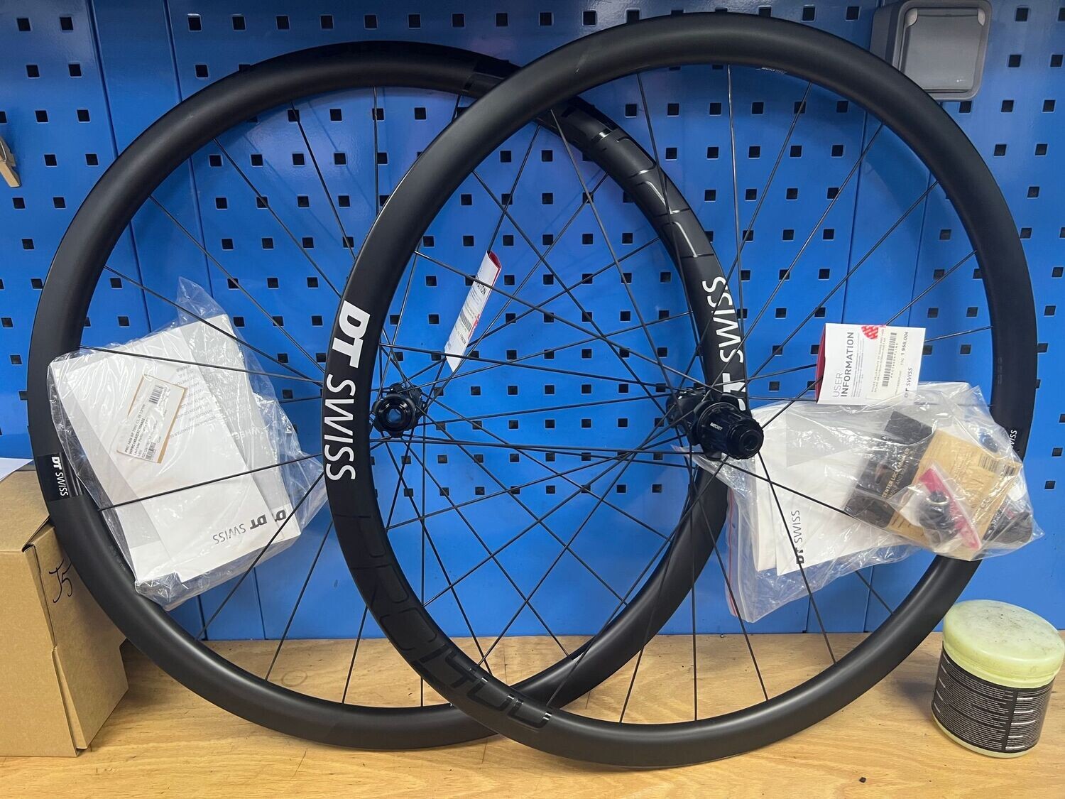DT SWISS PRC1400 取付ける SPLINE db 35 disc DT SWISS PRC1400 取付ける SPLINE db 35 disc