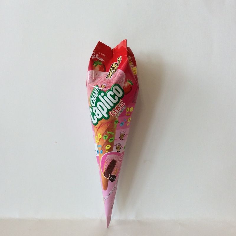 Glico Caplico Giant Cone Cookie Strawberry Chocolate