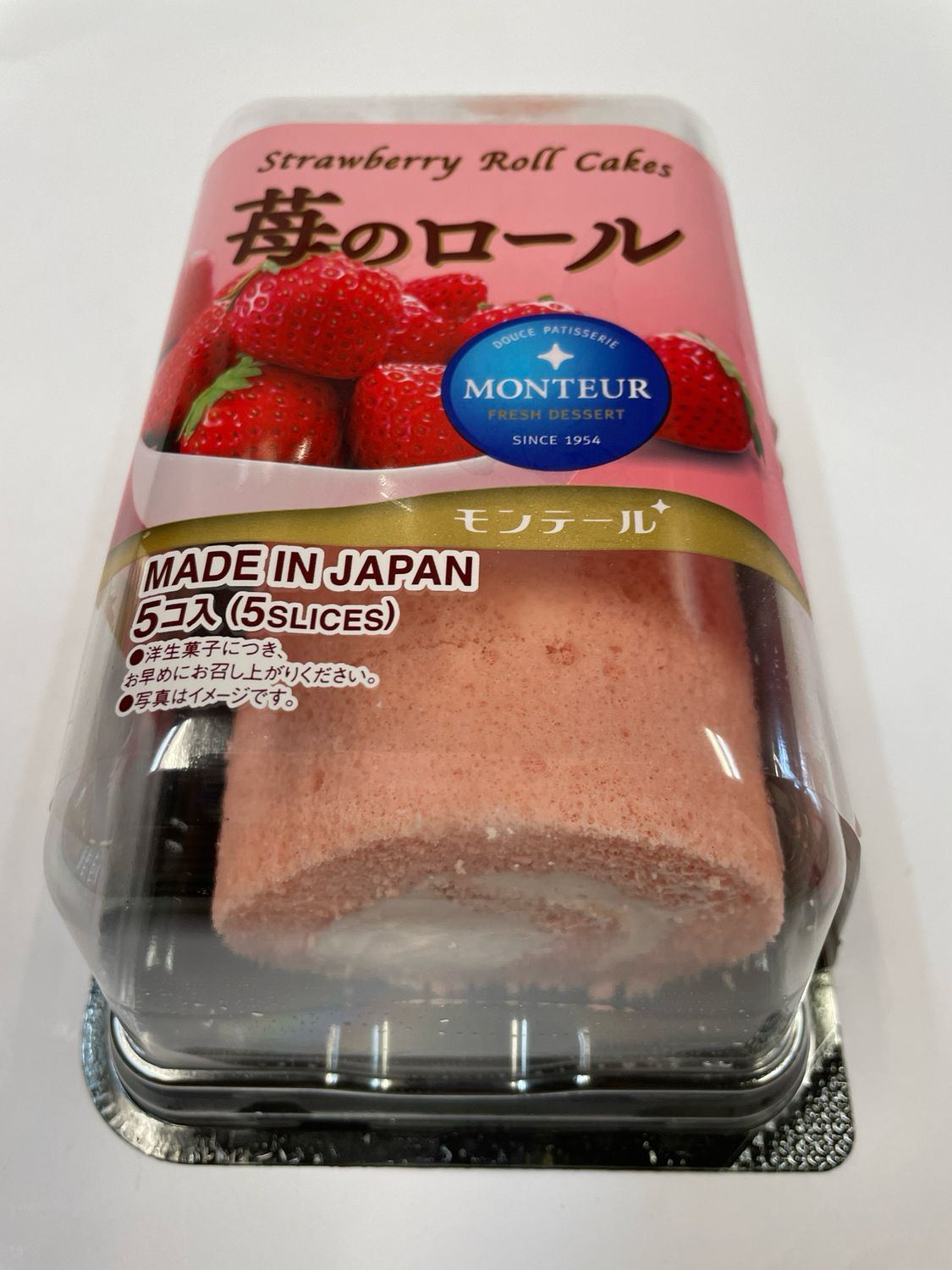 Monteur Strawberry Roll Cake