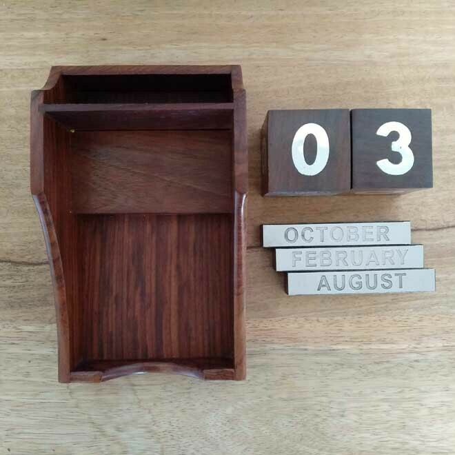 Timber Calendar With Note Pad