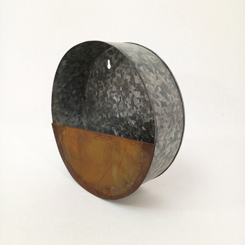 Round Wall Planter Galv./Antiqued Panel Sm