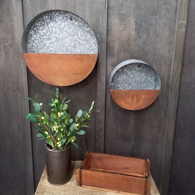 Round Wall Planter Galv./Antiqued Panel Sm
