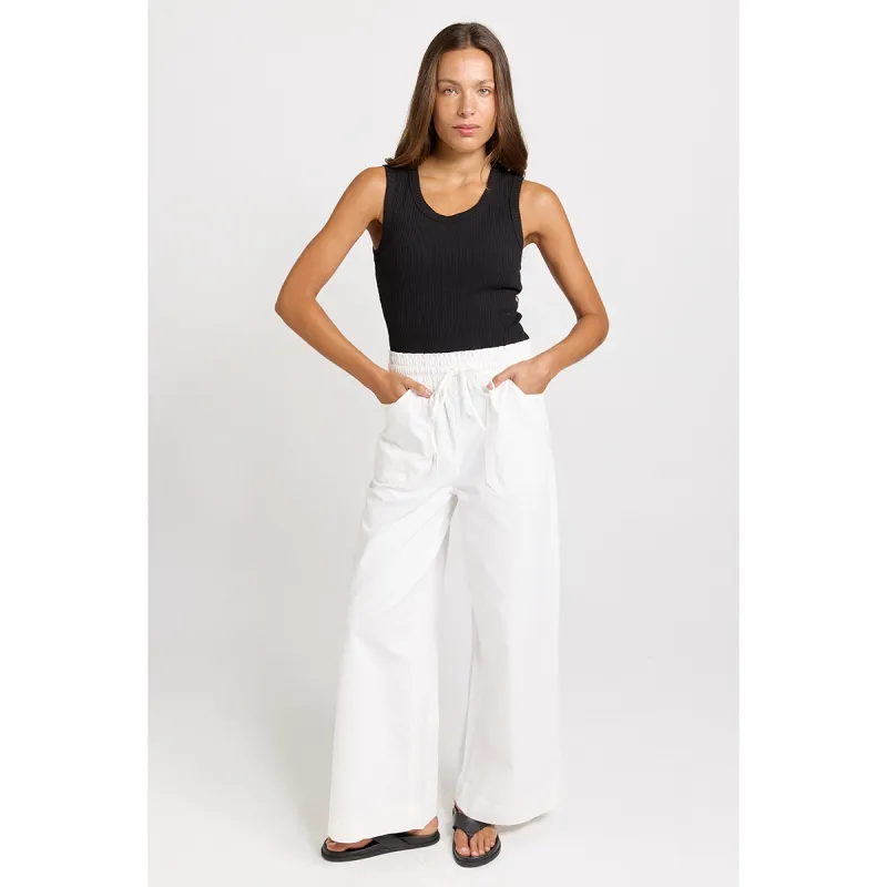 Saffra Relax Leg Jean - White