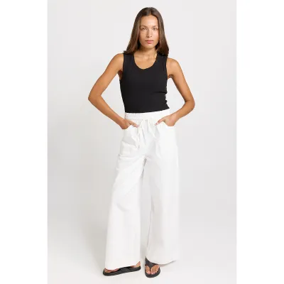 Saffra Relax Leg Jean - White