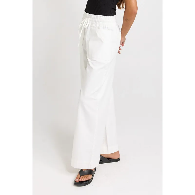 Saffra Relax Leg Jean - White