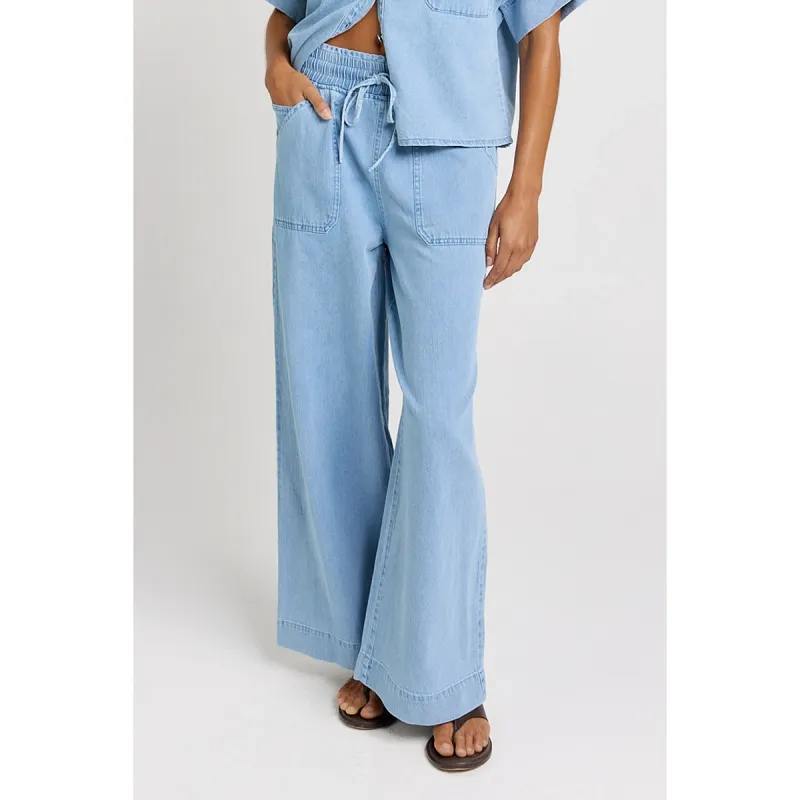 Saffra Relax Leg Jean - Medium Wash