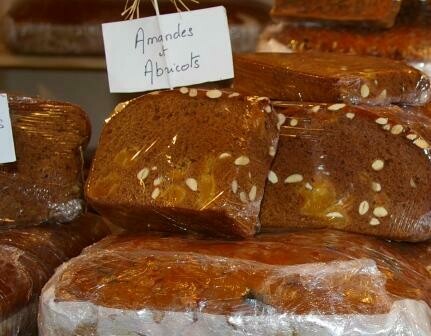 Pain d'épices au Miel et Amandes/Abricots - A LA COUPE Pain d'épices au Miel et Amandes/Abricots - A LA COUPE