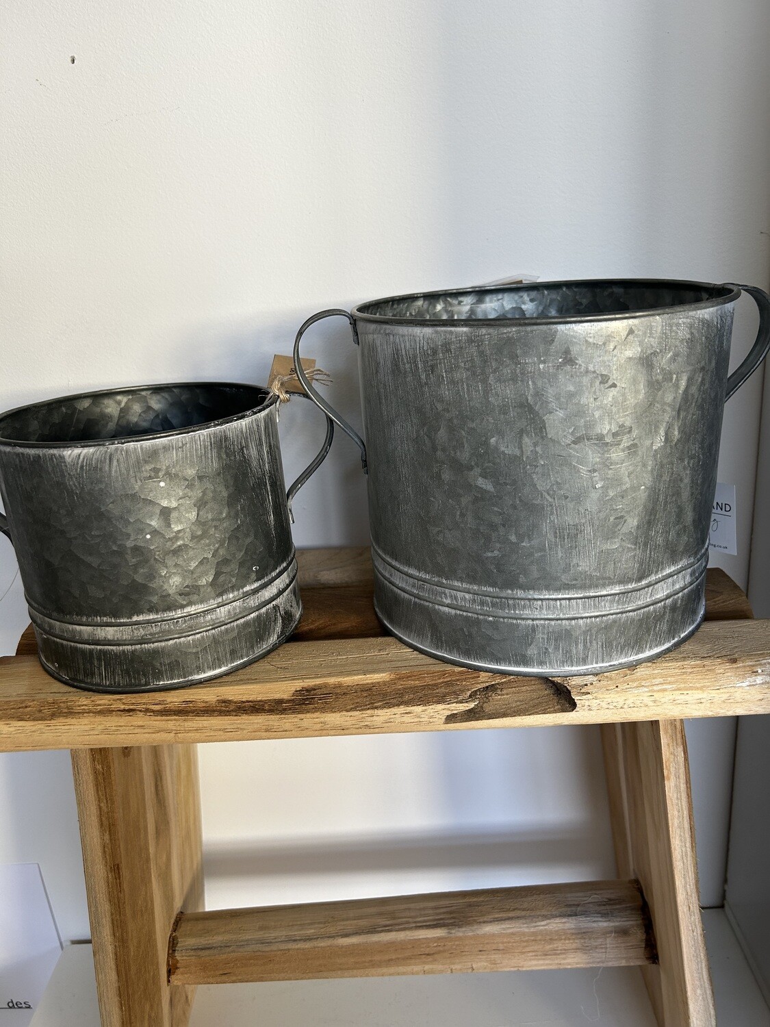 Pot en métal vieilli avec anses