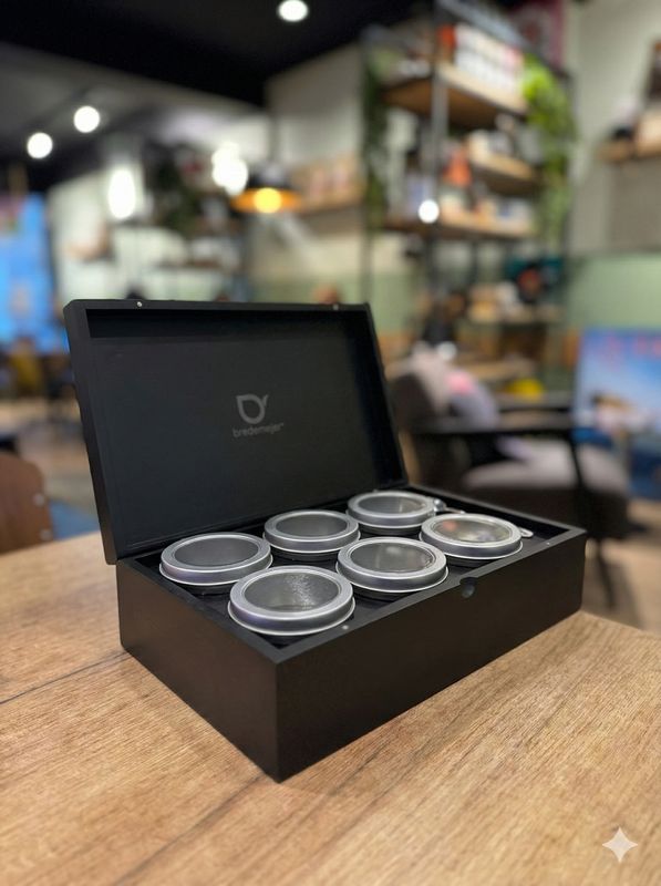 Theedoos bamboe met 6 blikjes en theemaatlepel