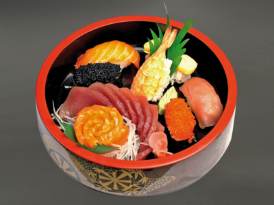 S17. Mini mixto sushi y sashimi