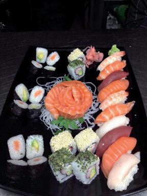 S32. Mixto sushi, maki y sashimi
