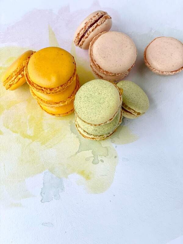 10 Gourmet Sweet Macarons