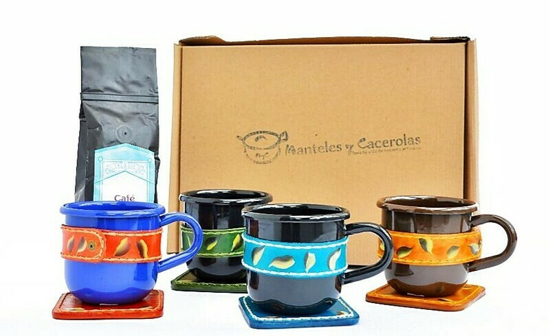 Kit dos pocillos peltre esmaltado con portavasos y abrazadera en cuero